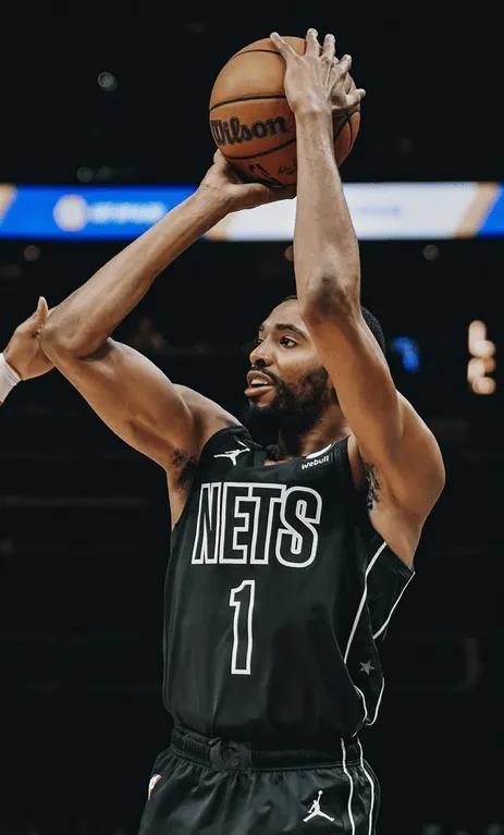  篮网正式续约米卡尔布里奇斯  